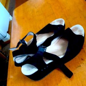 Women’s platform black sandals dansko size 10